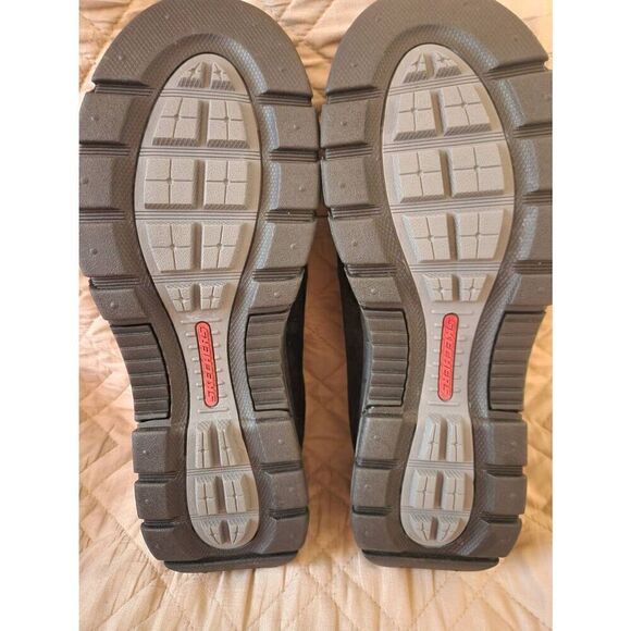 Skechers 13  relaxed fit memory foam Suede slip on, black on black - Picture 7 of 9